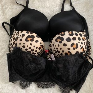 LIKE NEW! BUNDLE OF VS BRAS